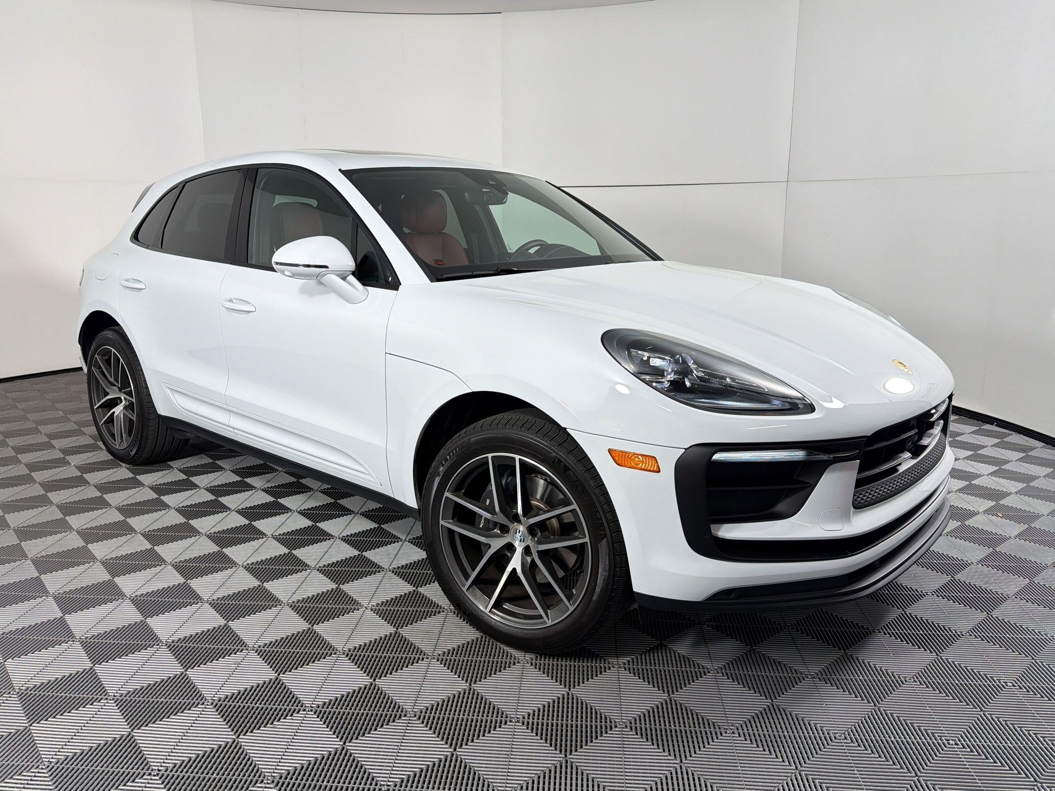 Used 2026 Porsche Macan AWD/4WD image 7