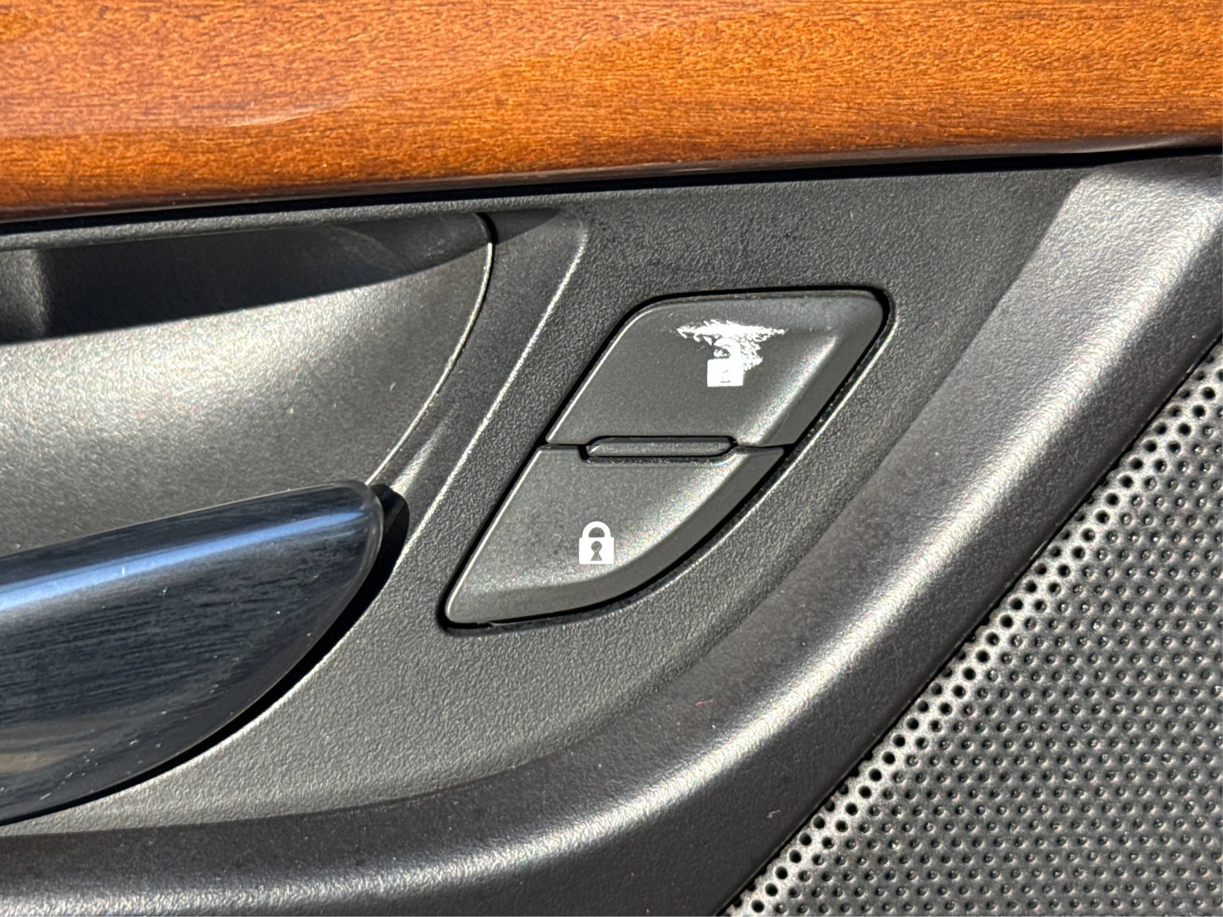 Used 2020 Cadillac Escalade ESV Luxury AWD/4WD image 39