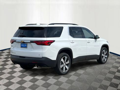 Used 2023 Chevrolet Traverse LT w/ LT Premium Package AWD/4WD image 5