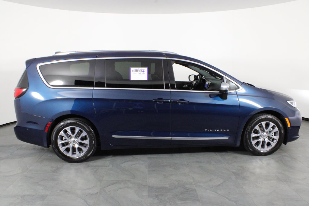Used 2025 Chrysler Pacifica Pinnacle FWD image 10