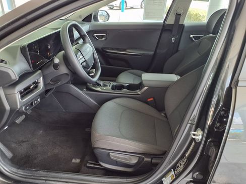 Used 2025 Kia K4 FWD image 20