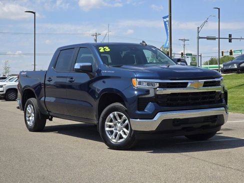 Used 2023 Chevrolet Silverado 1500 LT AWD/4WD image 2