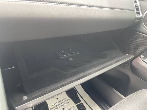 Used 2018 Land Rover Discovery HSE AWD/4WD image 41