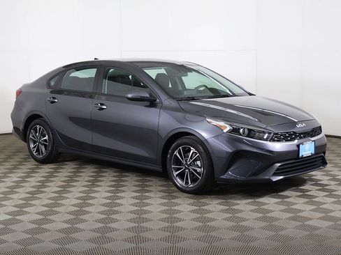 Used 2023 Kia Forte LXS w/ LXS Technology Package FWD image 2