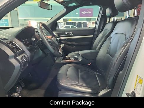 Used 2017 Ford Explorer XLT w/ Equipment Group 202A image 5