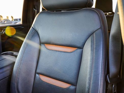 Used 2025 GMC Sierra 2500 AT4 image 29