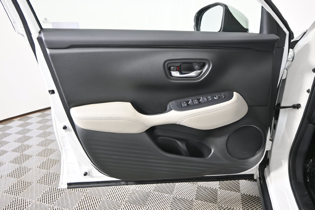 Used 2023 Honda HR-V LX image 18