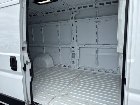 Used 2025 RAM ProMaster 3500 w/ Convenience Group image 11