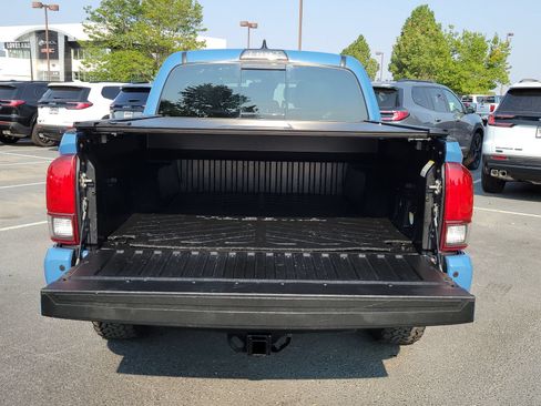 Used 2019 Toyota Tacoma TRD Off-Road w/ TRD Premium Off Road Package AWD/4WD image 12