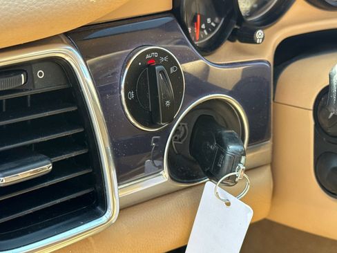 Used 2012 Porsche Panamera 4 image 17
