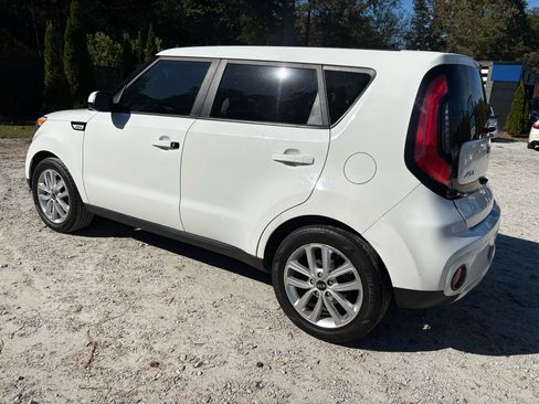 Used 2017 Kia Soul + image 3