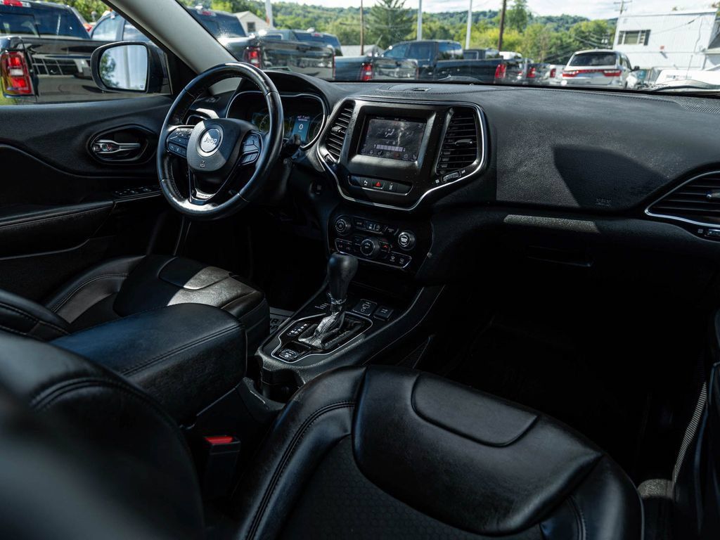 Used 2021 Jeep Cherokee Latitude Plus AWD/4WD image 32