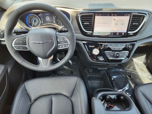 New 2025 Chrysler Pacifica Select w/ Fav Edition Package image 21