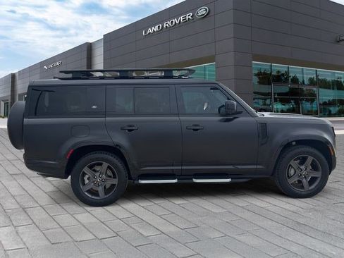 Used 2023 Land Rover Defender 130 X-Dynamic SE image 6