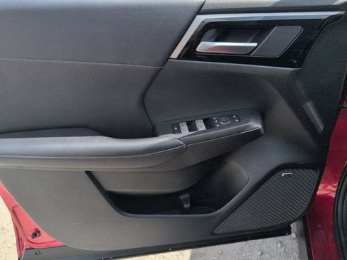 Used 2025 Mitsubishi Outlander SE FWD image 11
