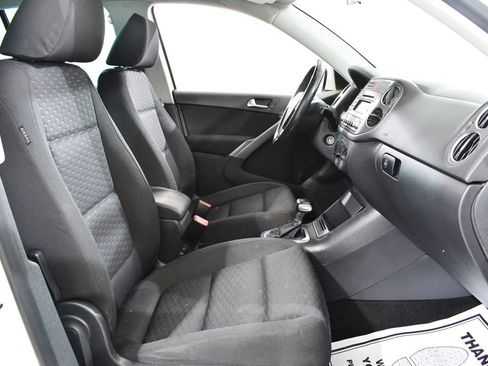 Used 2009 Volkswagen Tiguan SE image 10