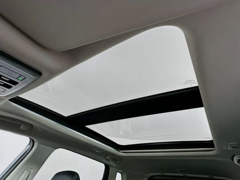 Used 2023 Nissan Rogue SL AWD/4WD image 21