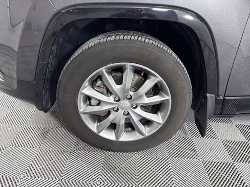 Used 2018 Jeep Cherokee Latitude image 9