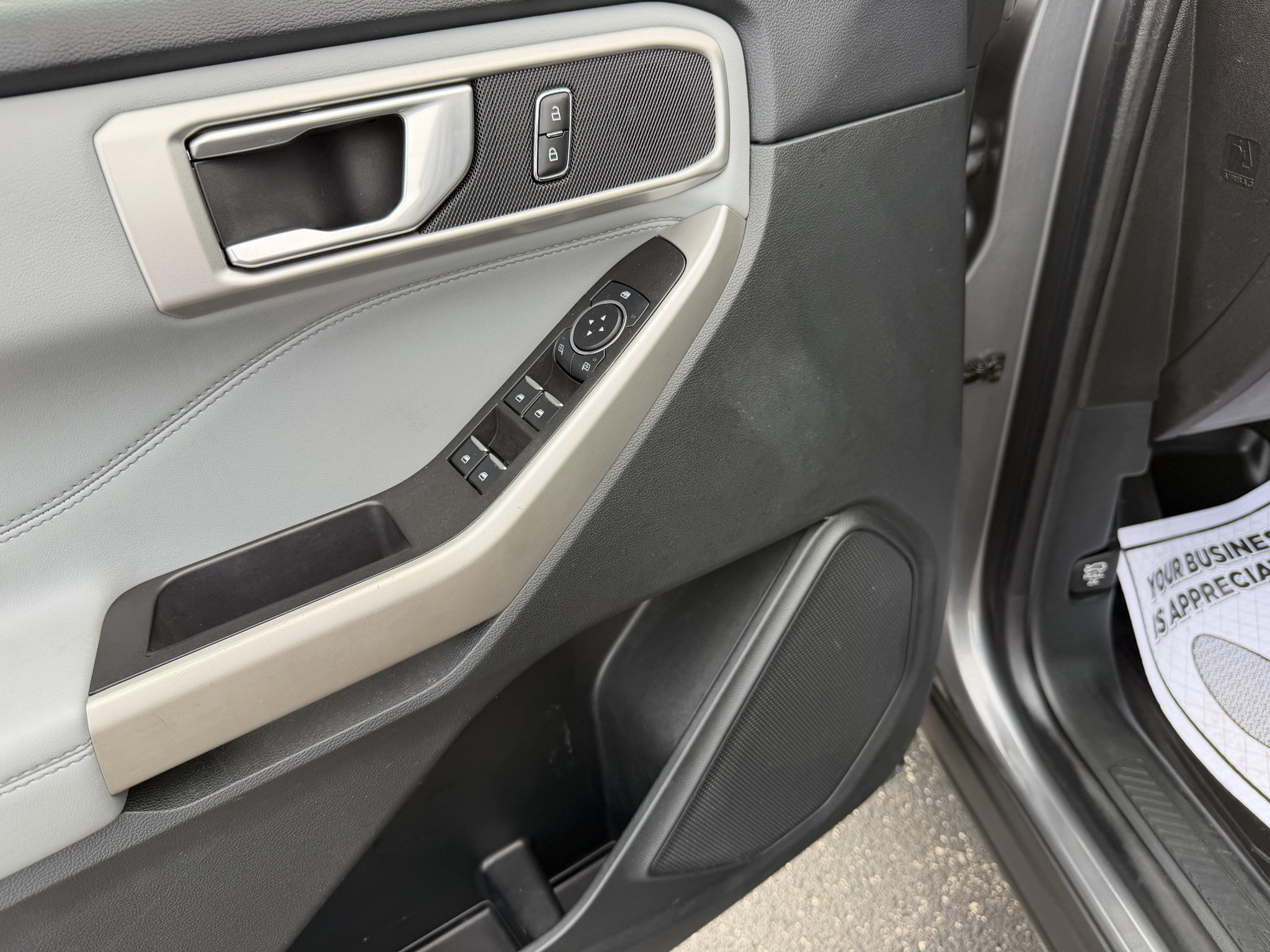 Used 2023 Ford Explorer XLT w/ Equipment Group 202A AWD/4WD image 18