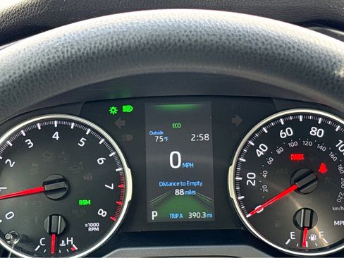 Used 2022 Toyota RAV4 XLE w/ Convenience Package image 4