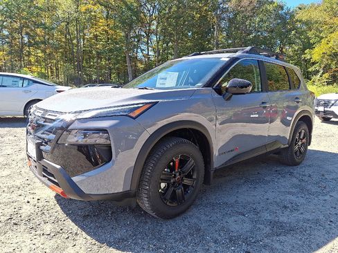 New 2026 Nissan Rogue SV image 2