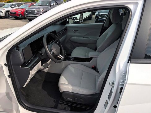 Used 2025 Hyundai Kona SEL image 8