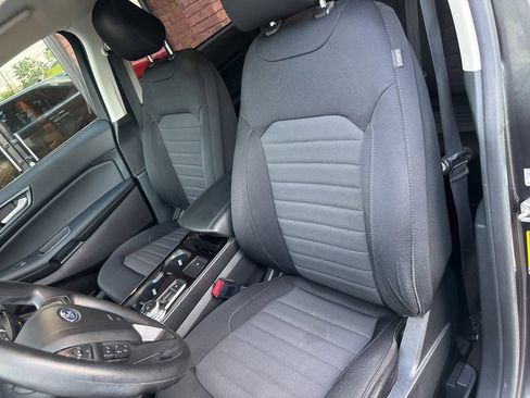 Used 2020 Ford Edge SE image 5