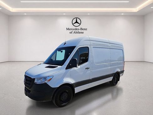 Used 2025 Mercedes-Benz Sprinter 2500 image 2