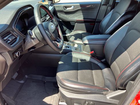 Used 2025 Ford Escape ST-Line w/ Tech Pack #1 AWD/4WD image 13