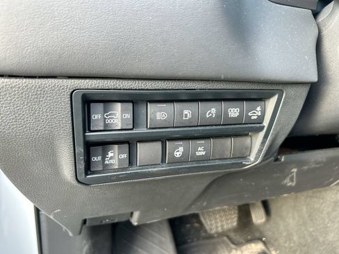 Used 2023 Toyota Sequoia Platinum AWD/4WD image 15