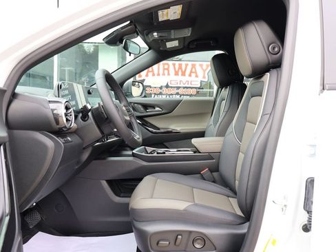 New 2027 Chevrolet Equinox LT w/ Convenience Package II AWD/4WD image 12