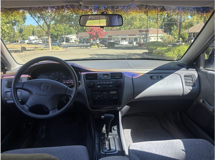 Used 2001 Honda Accord DX image 10