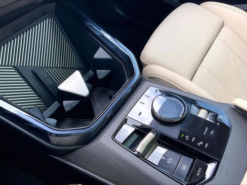 Used 2025 BMW X3 xDrive30i w/ Premium Package image 16