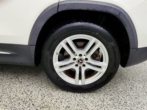 Used 2023 Mercedes-Benz GLB 250 4MATIC w/ Premium Package image 9