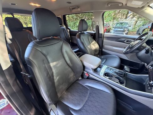 Used 2026 Kia Carnival FWD image 38