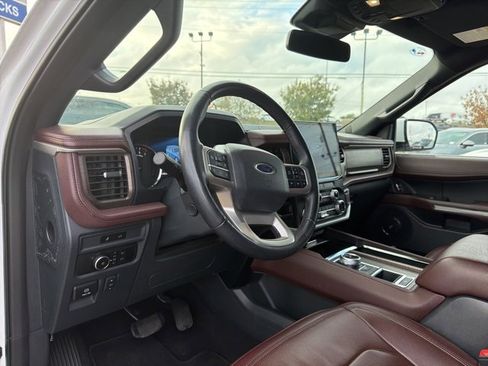 Used 2024 Ford Expedition Limited image 10