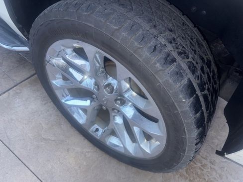 Used 2015 Cadillac Escalade Luxury image 3