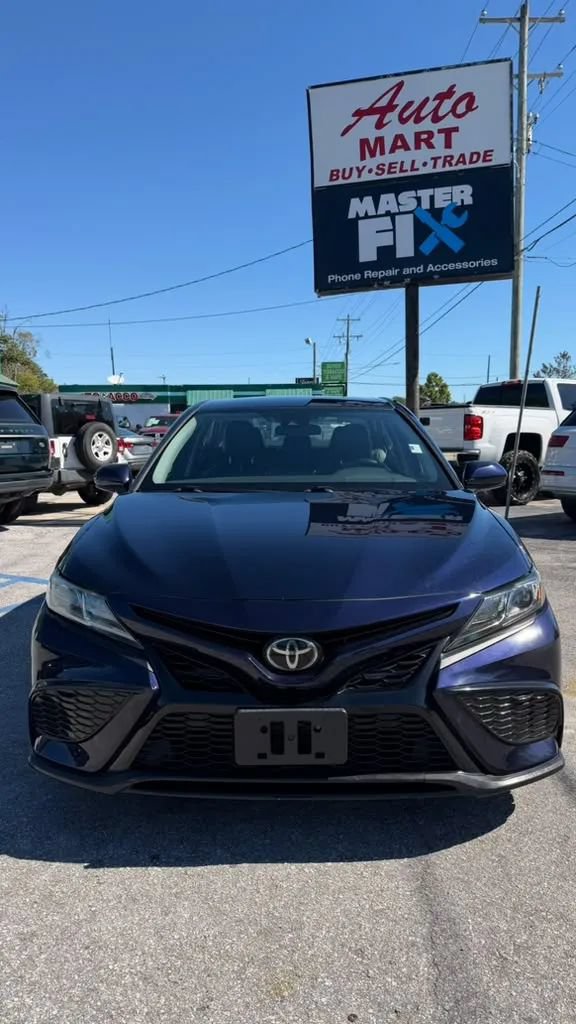 Used 2021 Toyota Camry SE FWD image 1