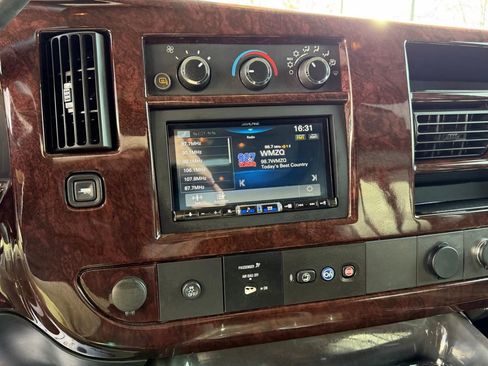 Used 2014 Chevrolet Express 2500 Extended image 23