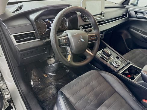 Used 2023 Mitsubishi Outlander SE FWD image 23