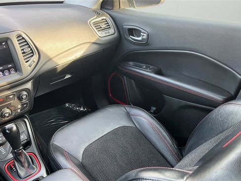 Used 2019 Jeep Compass Trailhawk image 18