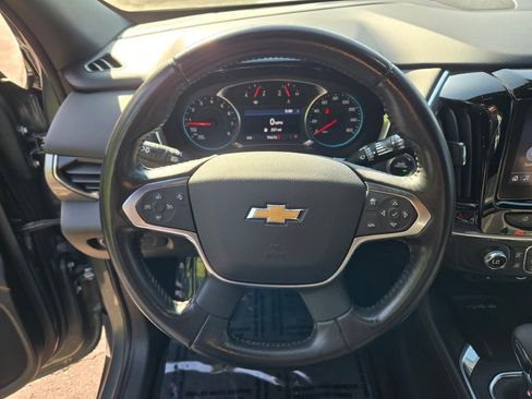 Certified 2022 Chevrolet Traverse LT FWD image 37
