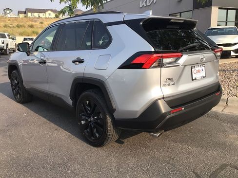 Used 2021 Toyota RAV4 XLE Premium image 3