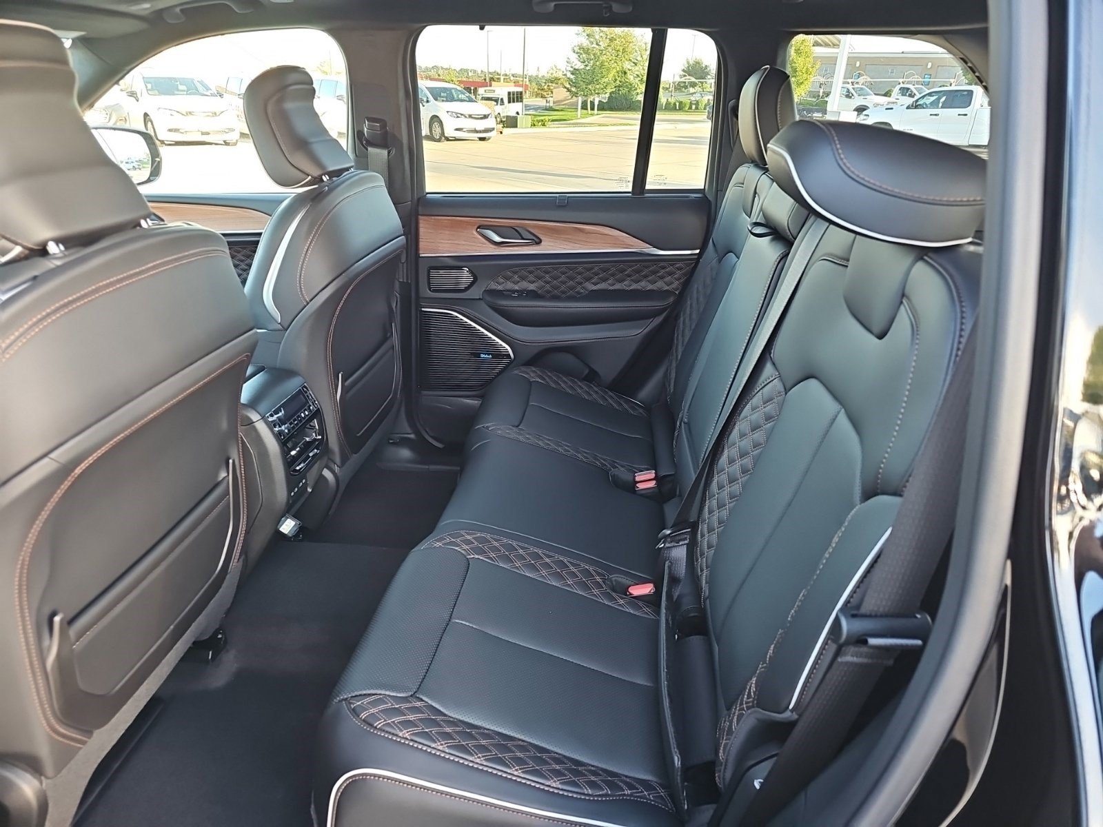 New 2027 Jeep Grand Cherokee Summit AWD/4WD image 17