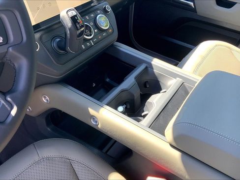 New 2026 Land Rover Defender 110 X-Dynamic SE AWD/4WD image 7