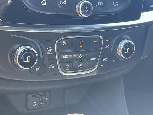 Used 2023 Chevrolet Traverse LT w/ LT Premium Package AWD/4WD image 24