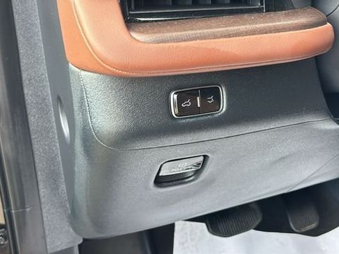 Used 2025 Lincoln Navigator Reserve AWD/4WD image 12