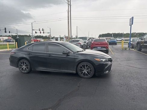 Used 2021 Toyota Camry SE FWD image 9