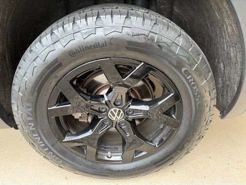 Certified 2024 Volkswagen Atlas Peak Edition SE AWD/4WD image 23