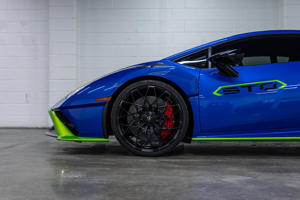 Used 2022 Lamborghini Huracan STO RWD image 12